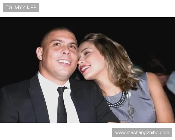 足球明星浪漫爱情瞬间高清图片集锦展现甜蜜与激情