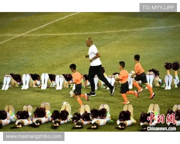 传奇足球明星与顶级球队的辉煌历程与成就解析